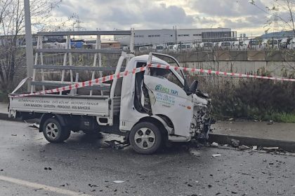 yagmur nedeniyle kayganlasan yol can aldi XJVJlvYi